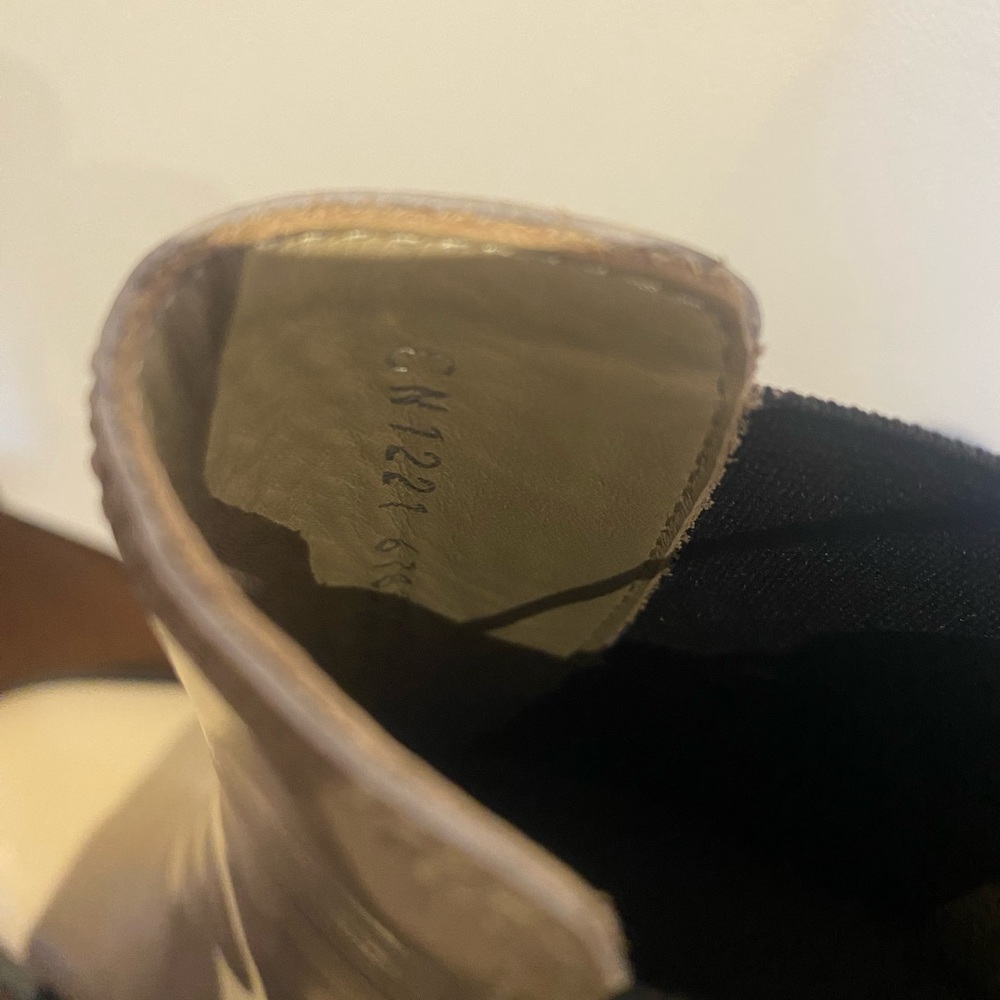 ✨SALEEEE✨ Alexander McQueen Leather Chelsea Block-Heel Booties - Picture 10 of 16
